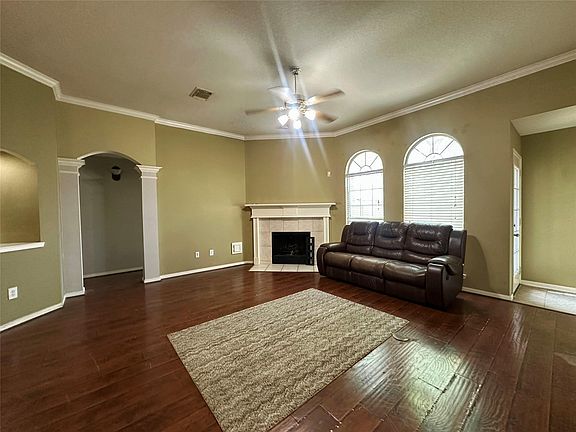 5th image of 19327 Gallatin Ln