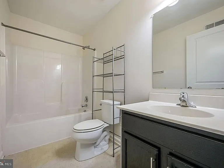 1340 Carrick Ct — Photo 24