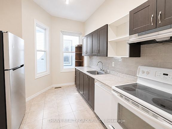 3rd image of 220 Hamilton Rd