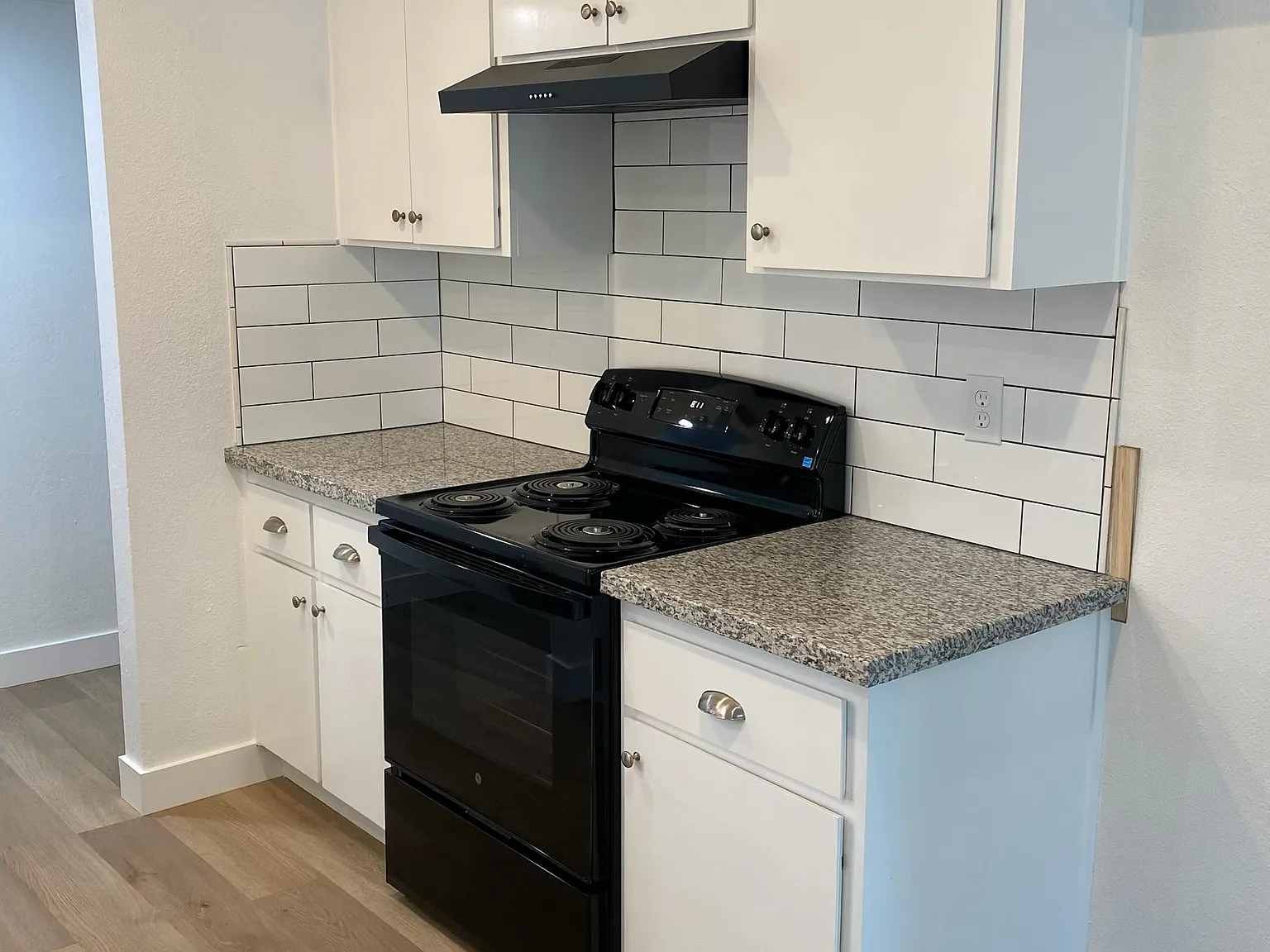 3 bed, 1196 sqft, $2,200 — Photo 2