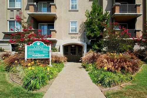 Lido Apartments - 2810 S Sepulveda — Photo 3