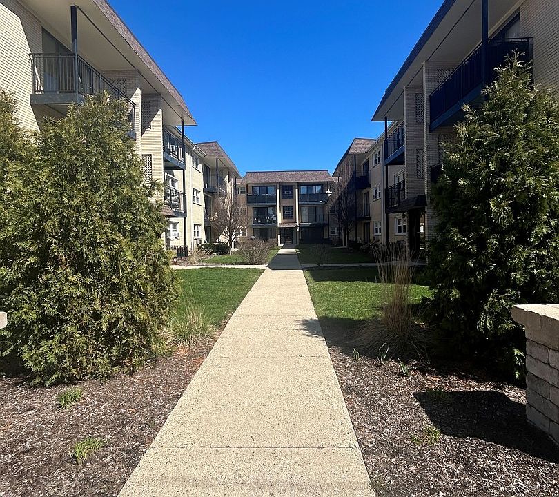 1st image of 6553 N Harlem Ave APT 1E