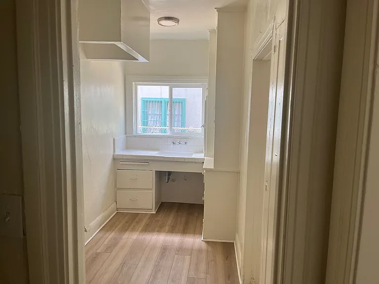 Carol Arms Apartments — Photo 10