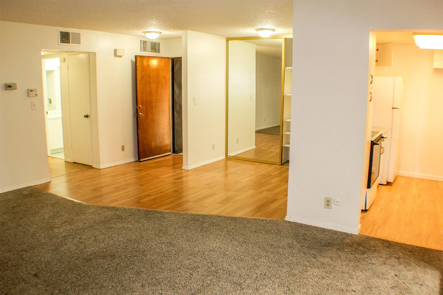 2400 Horizon Ln APT 135 photo 1