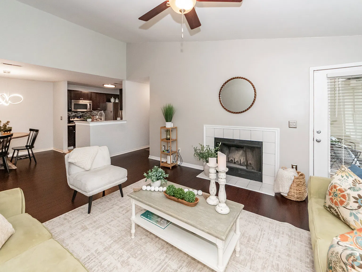 3 bed, 1329 sqft, $3,350 — Photo 3