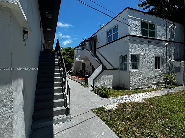602 SW 13th Ave #4 — Photo 8