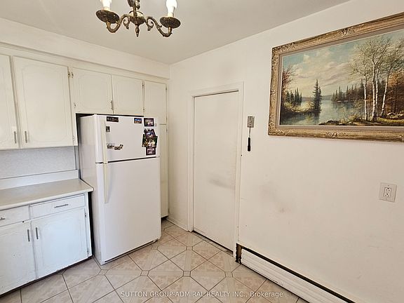 2nd image of 7 Elway Ct