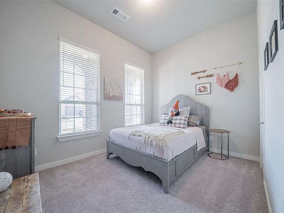 3rd image of 1900 Quail Ln