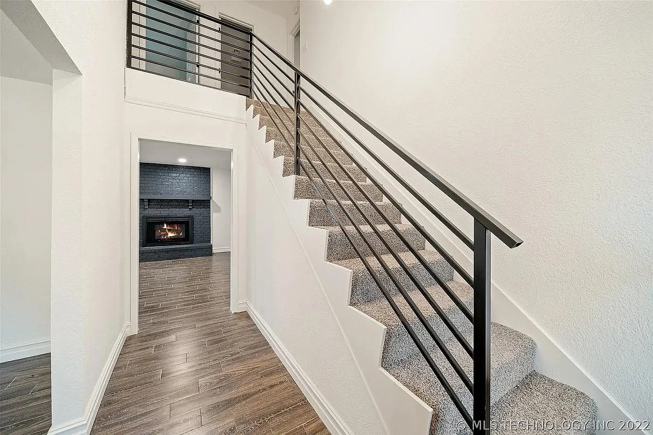 4 bed, 2.5 bath, 2400 sqft, $2,500 — Photo 3