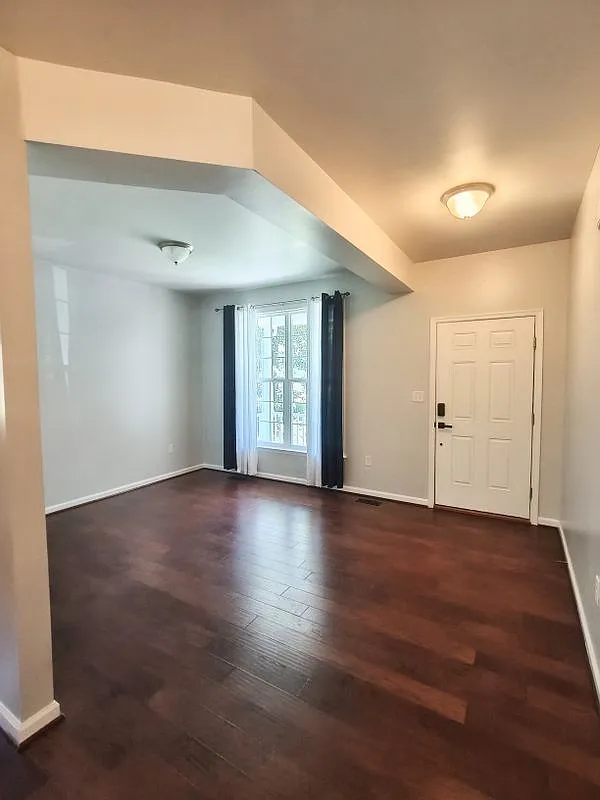 4 bed, 3.0 bath, 2200 sqft, $3,345 — Photo 3