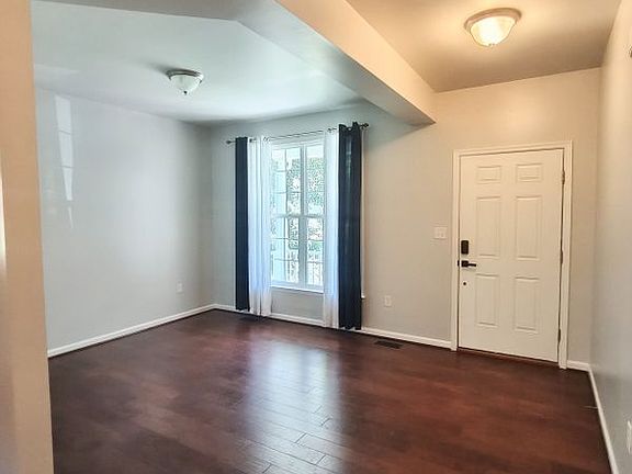 3rd image of 2913 Lakeview Pkwy