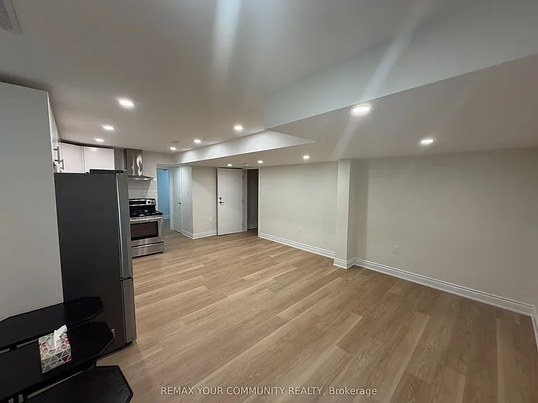 414 Wycliffe Ave — Photo 7