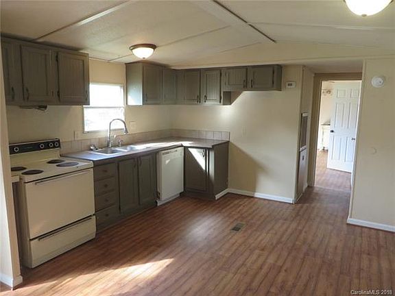 4th image of 3685 English Oak Dr