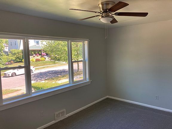 4th image of 1448 Clarence Ave