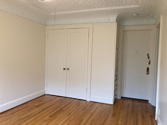 4th image of 2051 NW Lovejoy St APT 303