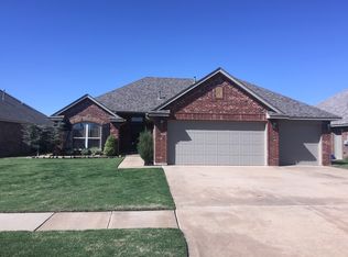 10517 NW 49th St, Yukon, OK 73099