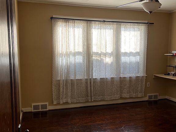 3rd image of 1348 Beaconsfield Ave
