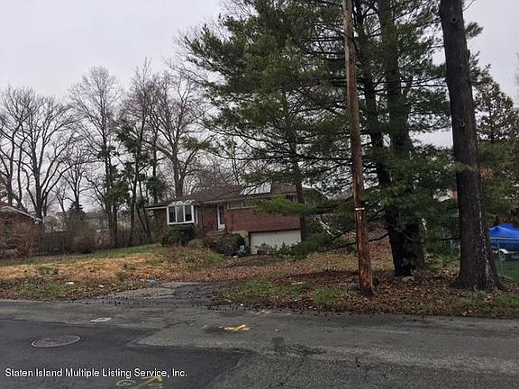 3rd image of 123 Finlay Ave