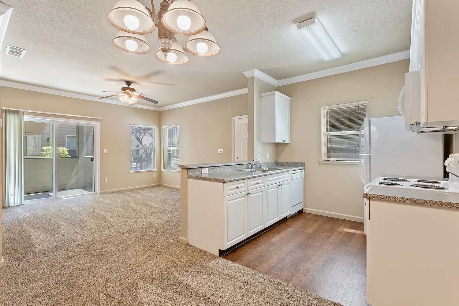1 bed, 696 sqft, $1,664 — Photo 2