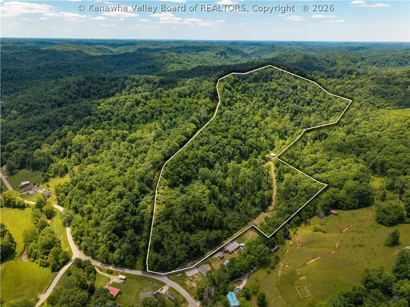 25 Veranda Ln, Elkview, WV 25071