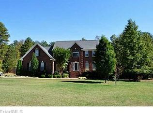 5115 Foxview Dr, Pleasant Garden, NC 27313