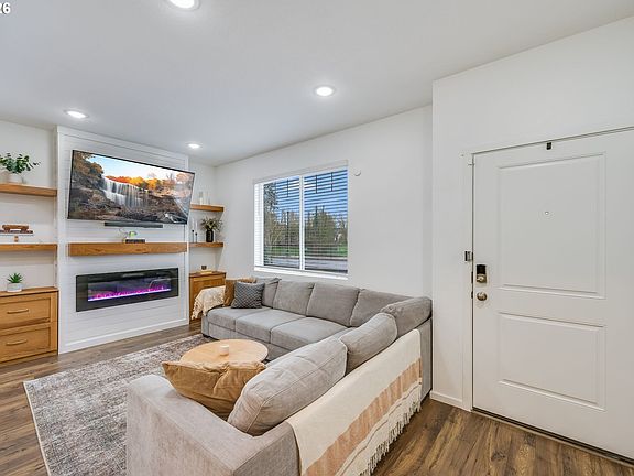 3rd image of 2617 NE 115th Pl