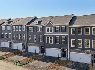 185 Sweetwater Dr, Moon Township, PA 15108