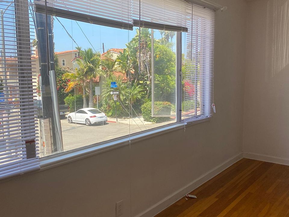 Living space with breezy panoramic view, nice and bright.