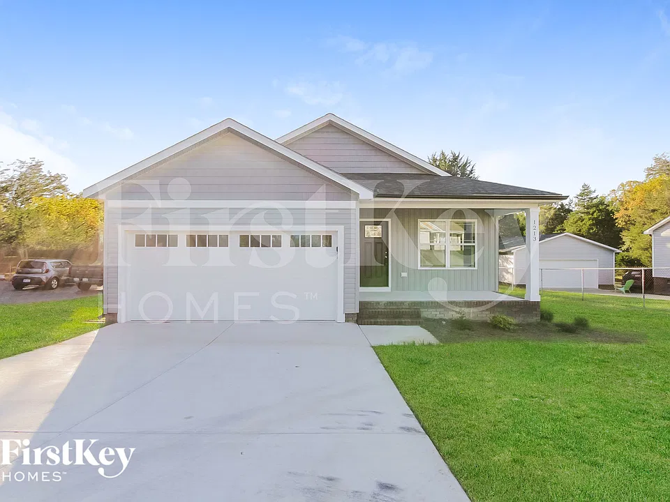 1213 Carolyn Ave
