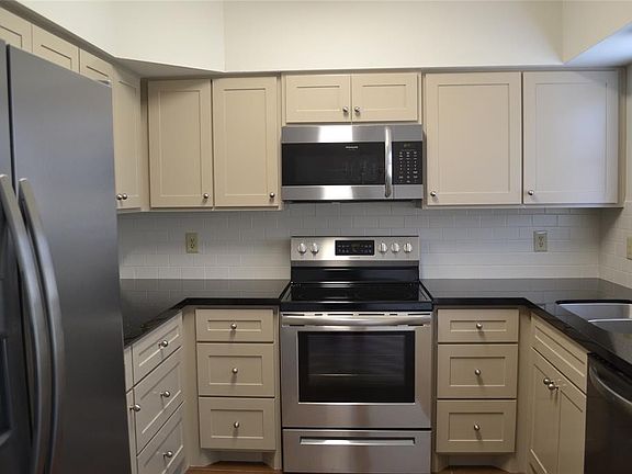 5th image of 3300 Bellefontaine St APT 3