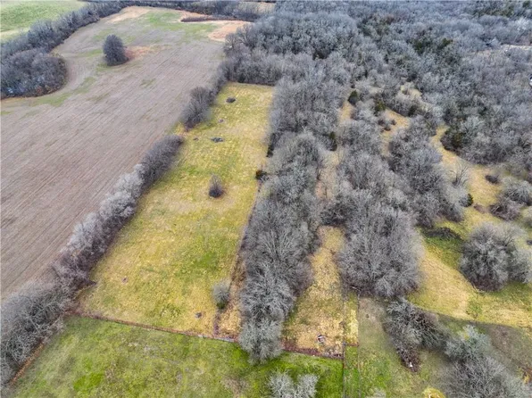 28606 E Pink Hill Rd, Independence, MO 64057