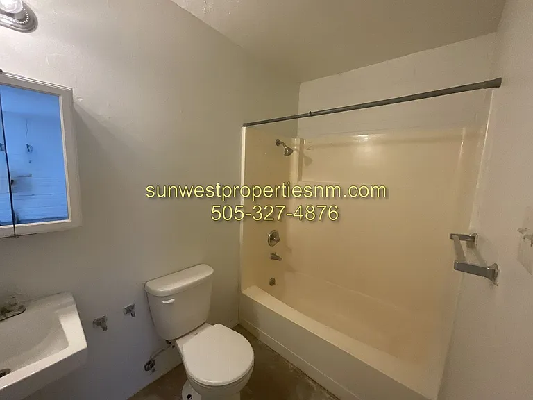1012 Glade Ln — Photo 7