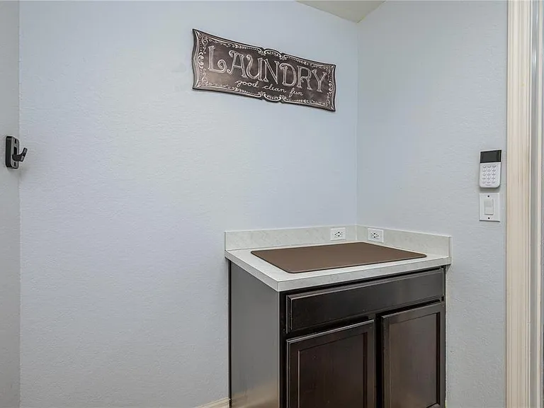 501 Interlock St — Photo 32