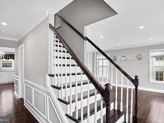 2nd image of 208 Beau Tree Dr