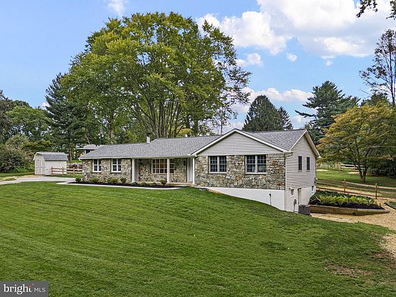 3rd image of 940 Sills Mill Rd