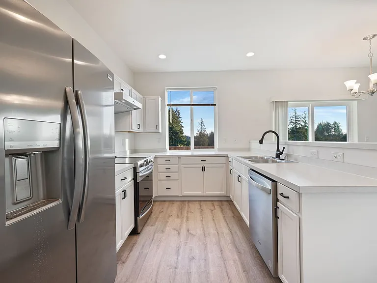 1061 Ebbets Dr SW — Photo 16