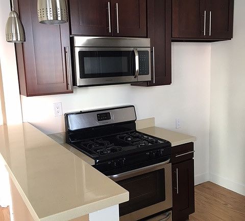 3rd image of 121 N Kenmore Ave APT 210