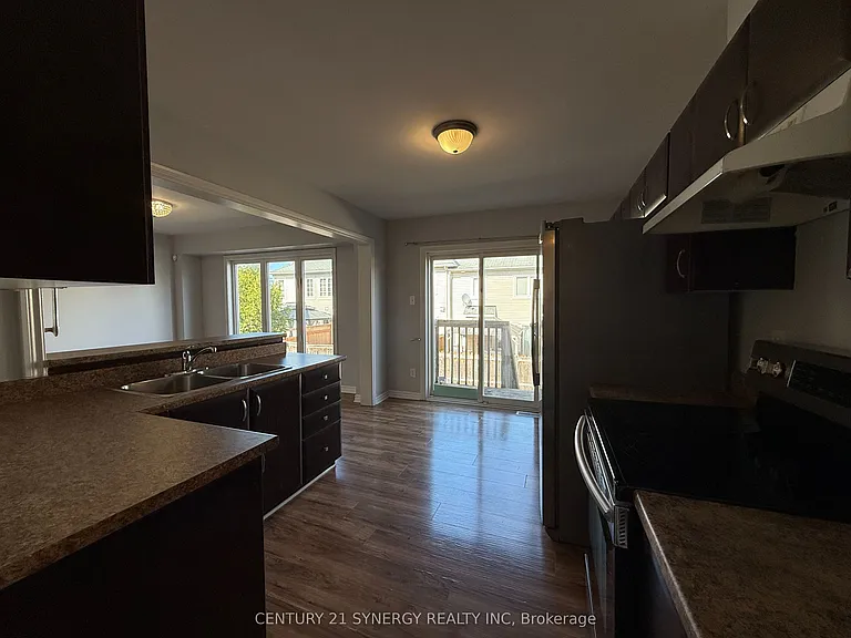 921 Messor Cres — Photo 10