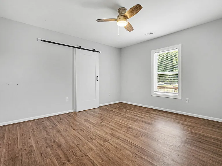 2541 Booker Ave — Photo 11