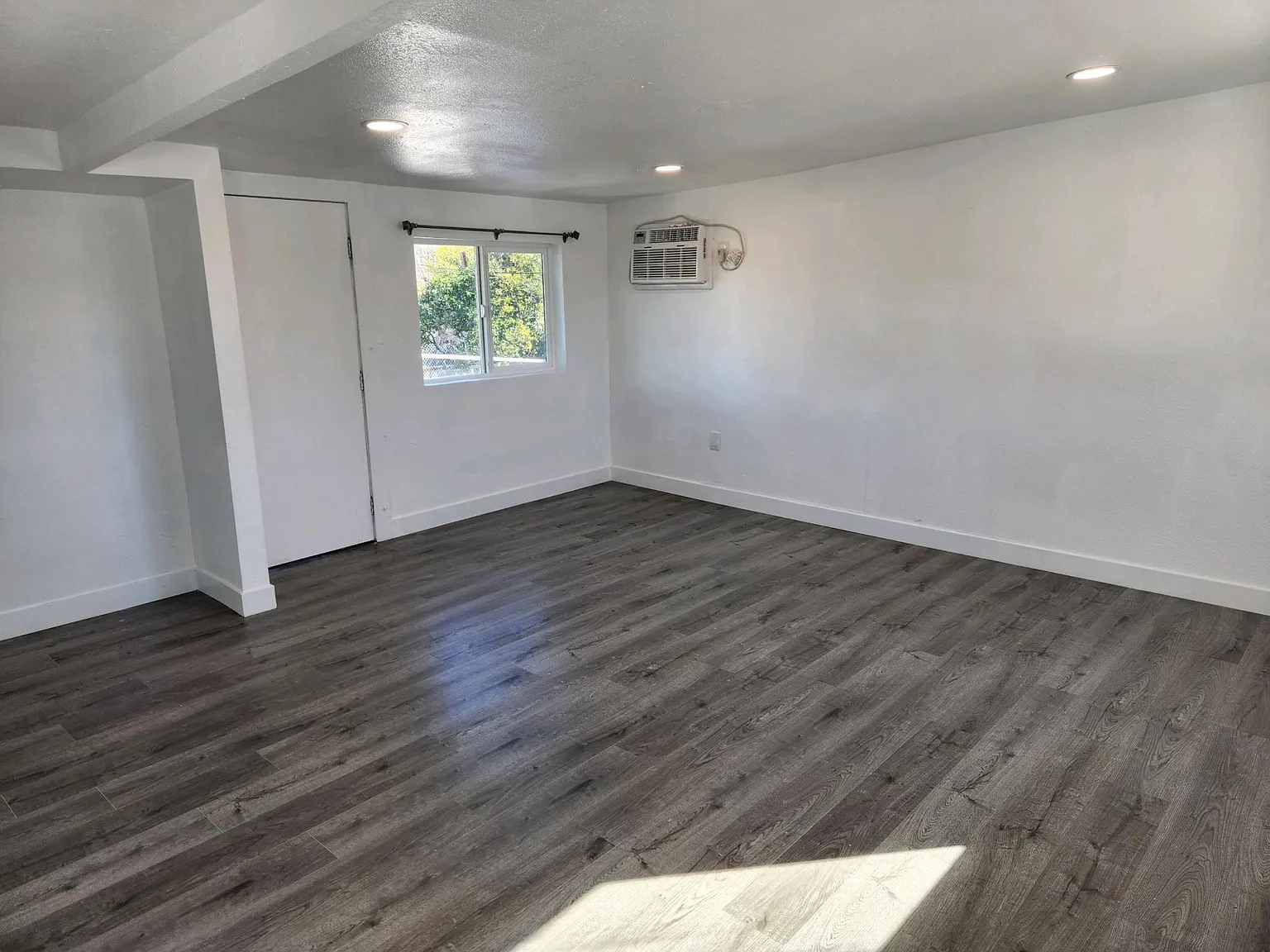 Studio, 550 sqft, $1,300 — Photo 4