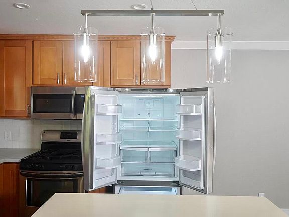 2nd image of 293 Oak Ave APT B
