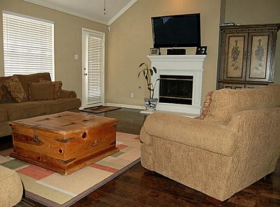 4th image of 2708 Zoeller Dr