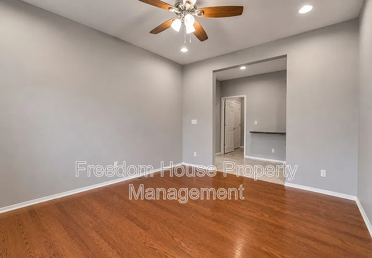 5465 Finestra St — Photo 20