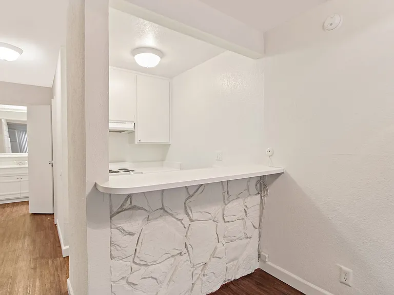 Woodcliff Apartments — Photo 65