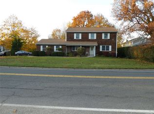 321 Old Country Rd, Melville, NY 11747