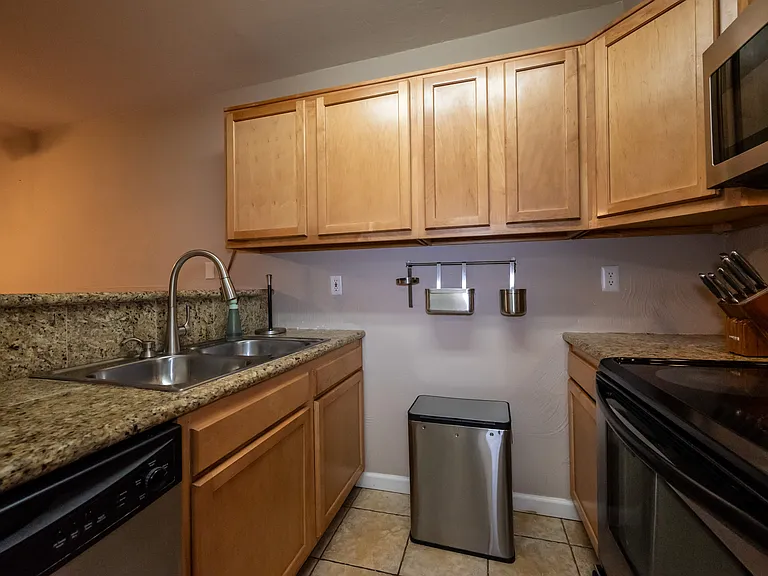 941 N Euclid Ave #121 — Photo 3