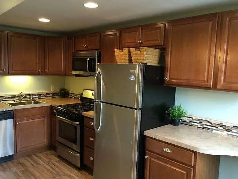 232 W Wyncliffe Ave — Photo 11