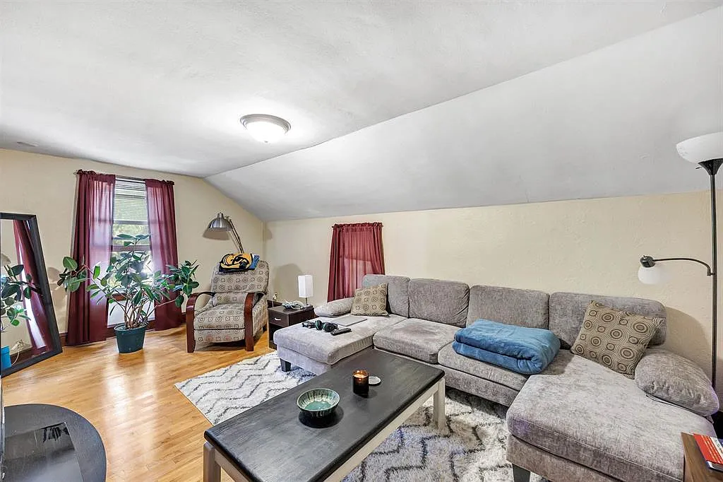 2 bed, 800 sqft, $1,100 — Photo 3