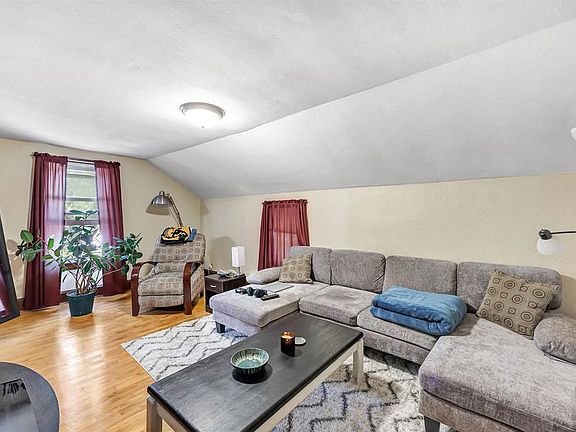 3rd image of 324 N Outagamie St #1/2