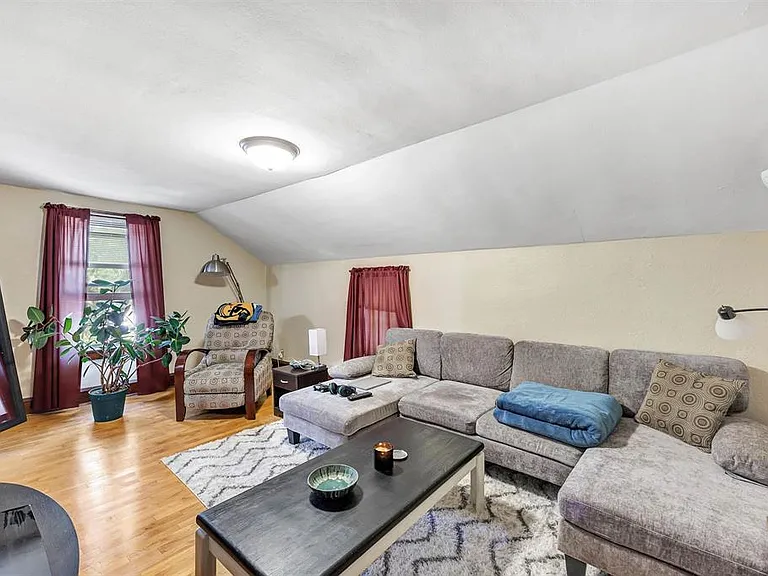 324 N Outagamie St #1/2 — Photo 3
